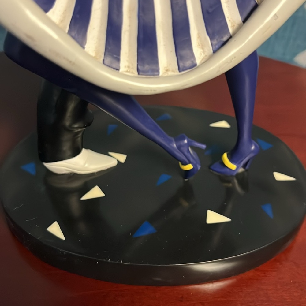 Ty Wilson Lindy Hop Figurine - Picture 9 of 9